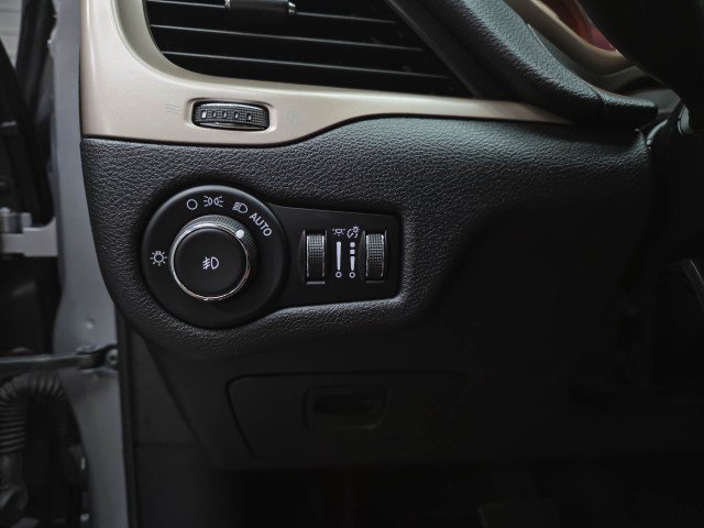 Used 2017 Jeep Cherokee High Altitude FWD image 27