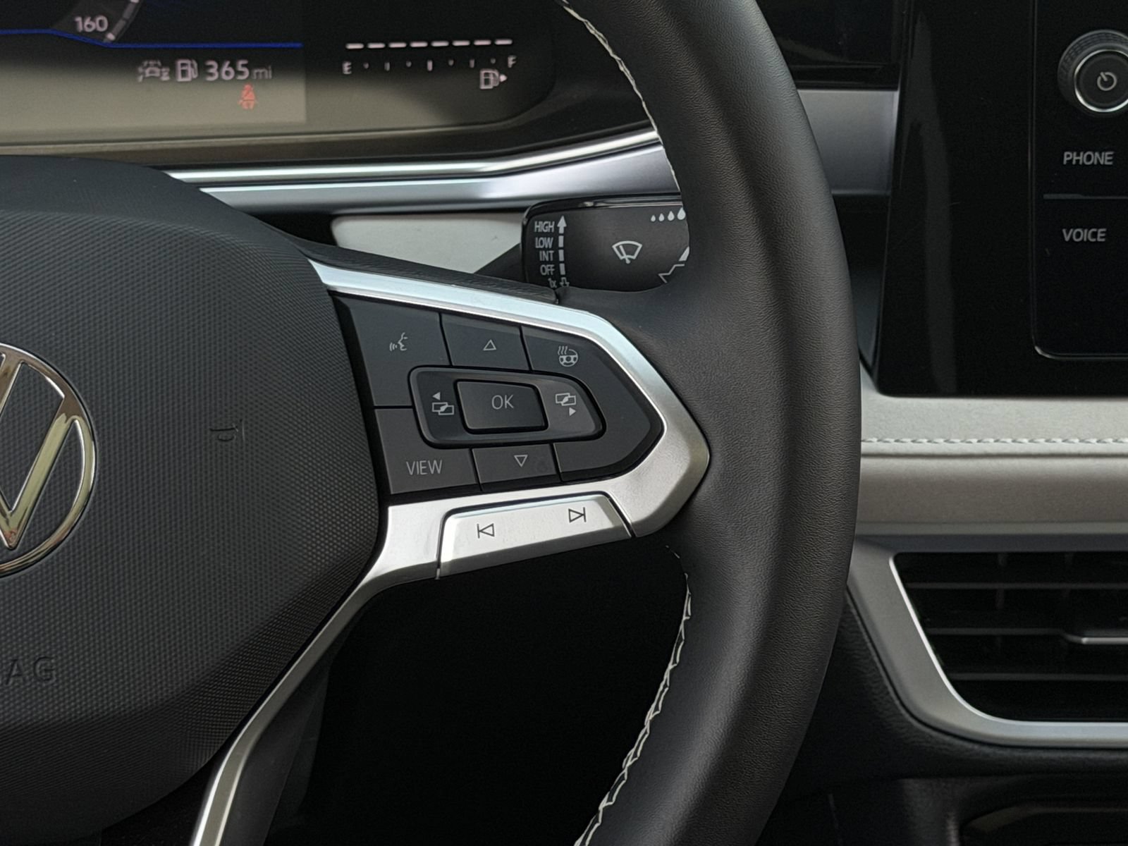 New 2026 Volkswagen Taos SE FWD image 15