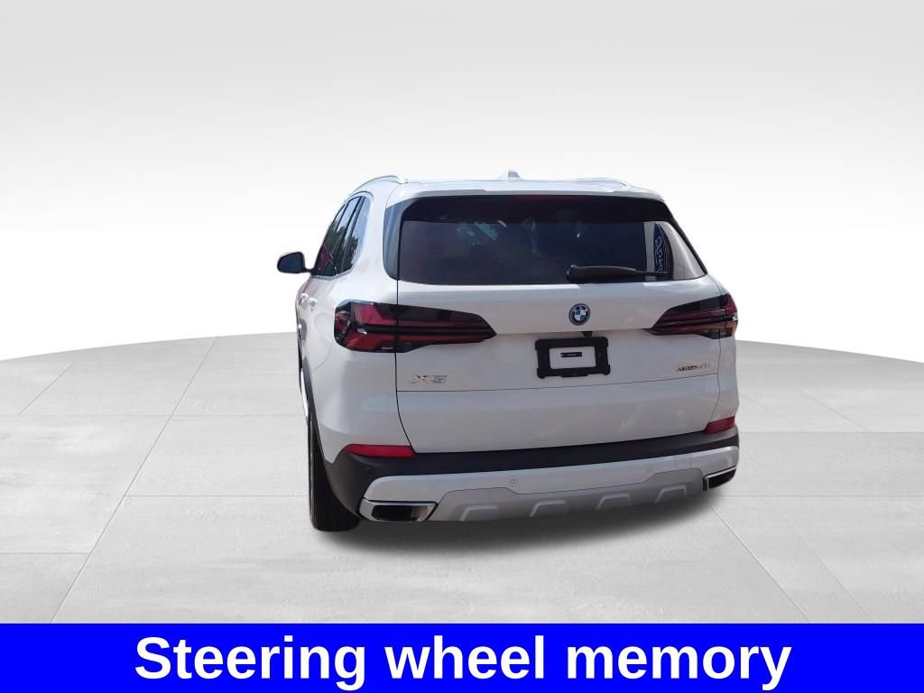 Used 2025 BMW X5 xDrive50e AWD/4WD image 16