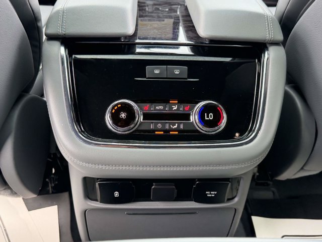 Used 2018 Lincoln Navigator Reserve w/ Technology Package AWD/4WD image 16