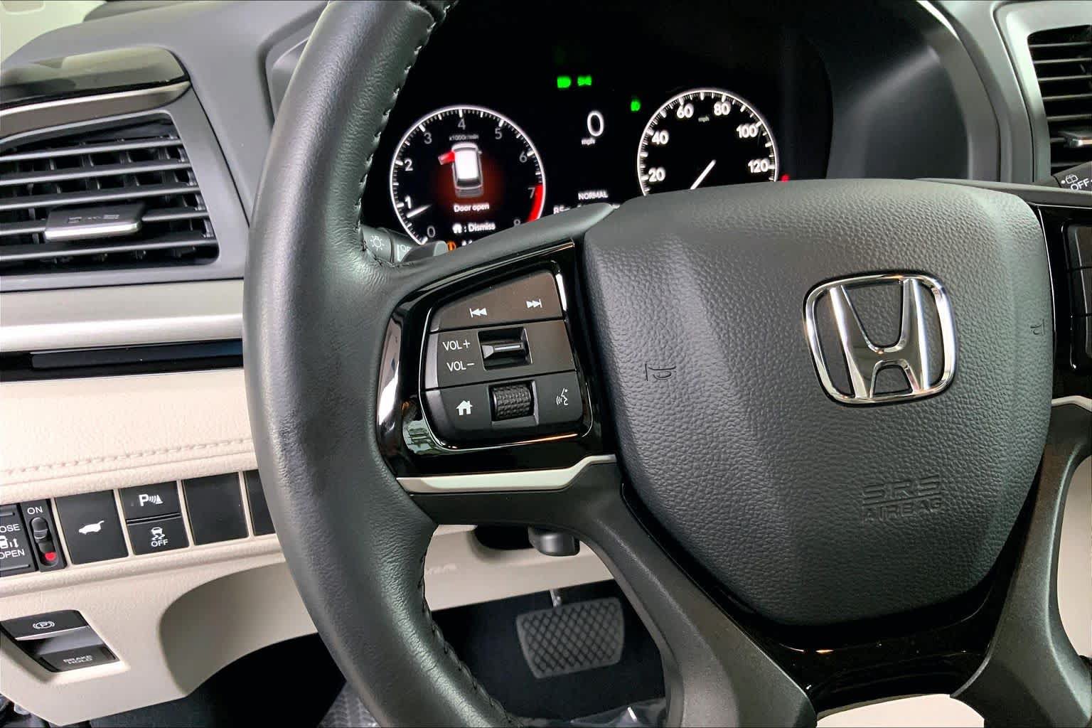 Used 2025 Honda Odyssey Touring image 24