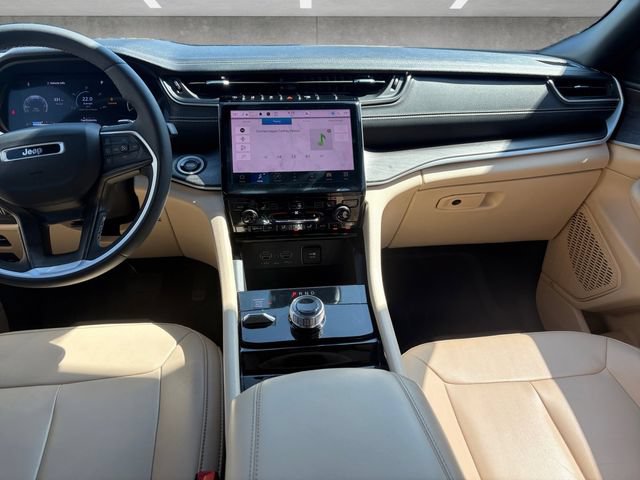 Used 2023 Jeep Grand Cherokee L Limited AWD/4WD image 3