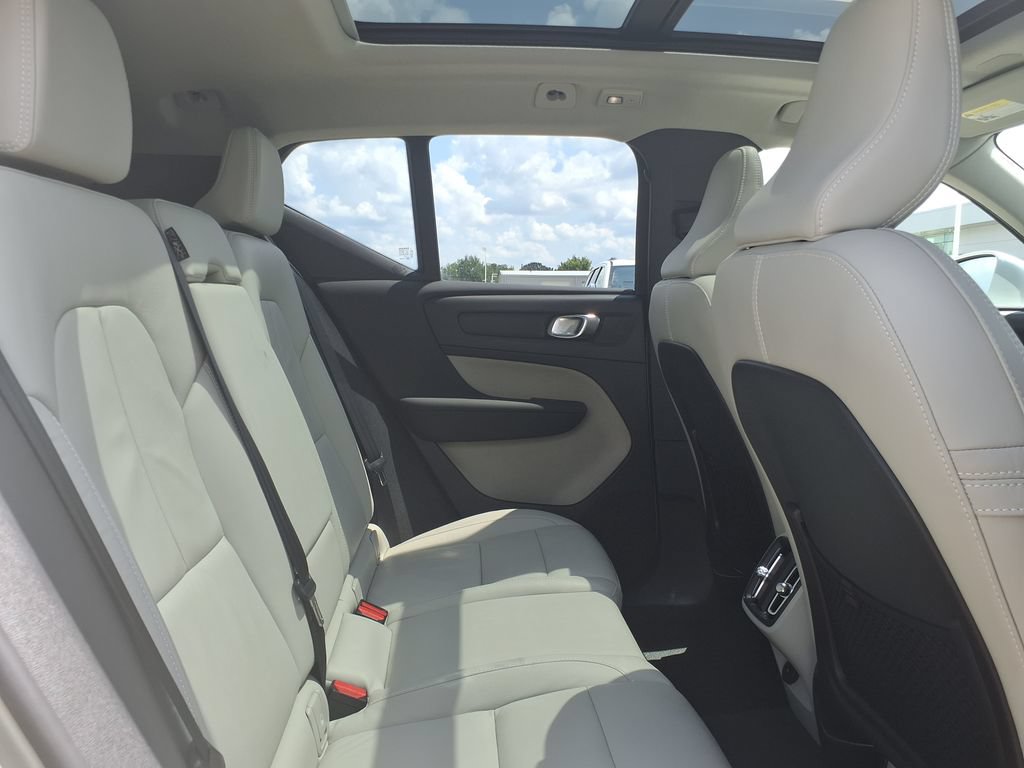 Used 2024 Volvo XC40 B5 Plus AWD/4WD image 21