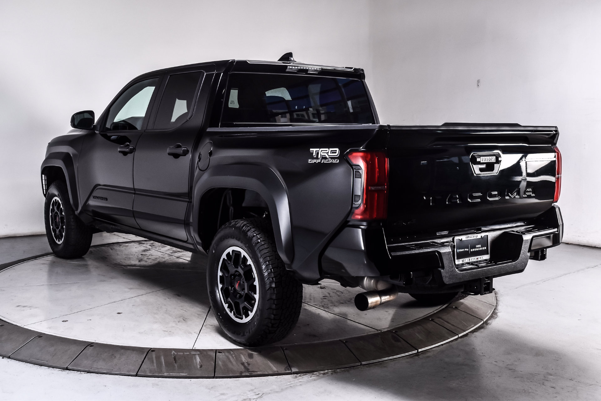Used 2024 Toyota Tacoma TRD Off-Road AWD/4WD image 5