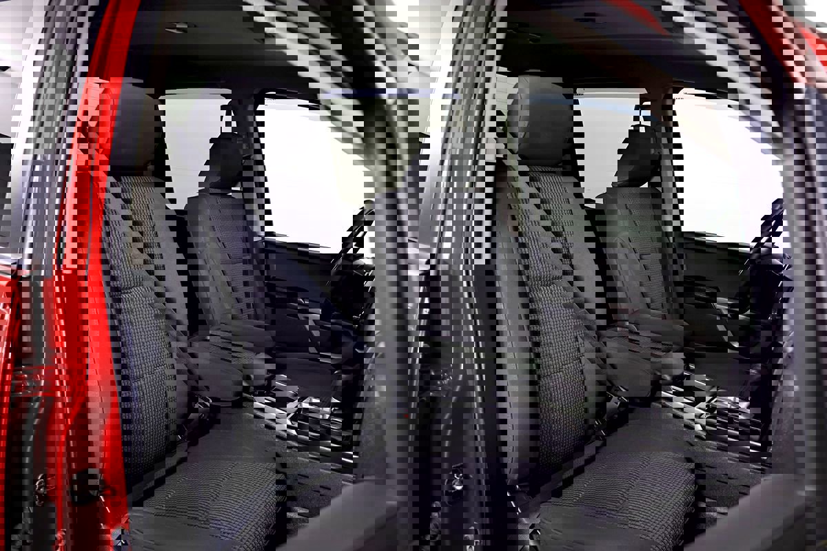 Used 2015 Nissan Titan SV image 32