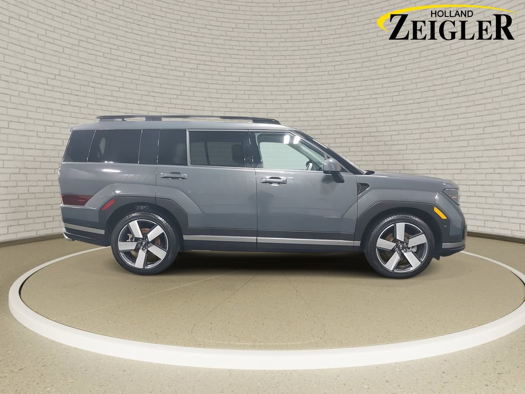 Used 2025 Hyundai Santa Fe Limited image 4