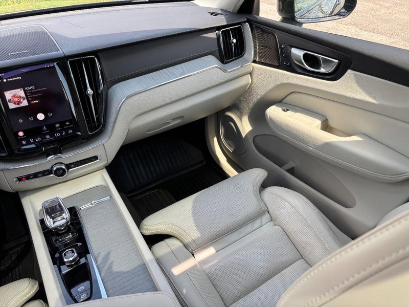 Used 2024 Volvo XC60 B5 Ultimate w/ Protection Package Premier AWD/4WD image 14