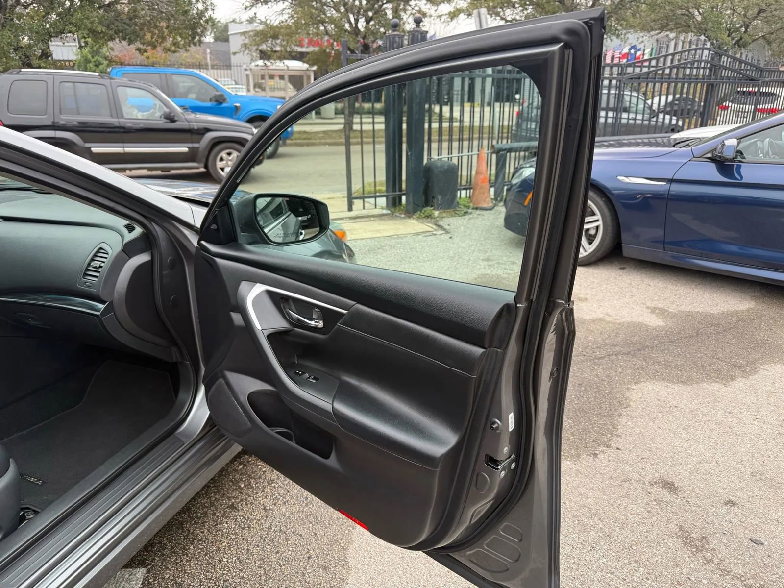 Used 2017 Nissan Altima 2.5 SL w/ Moonroof Package image 14