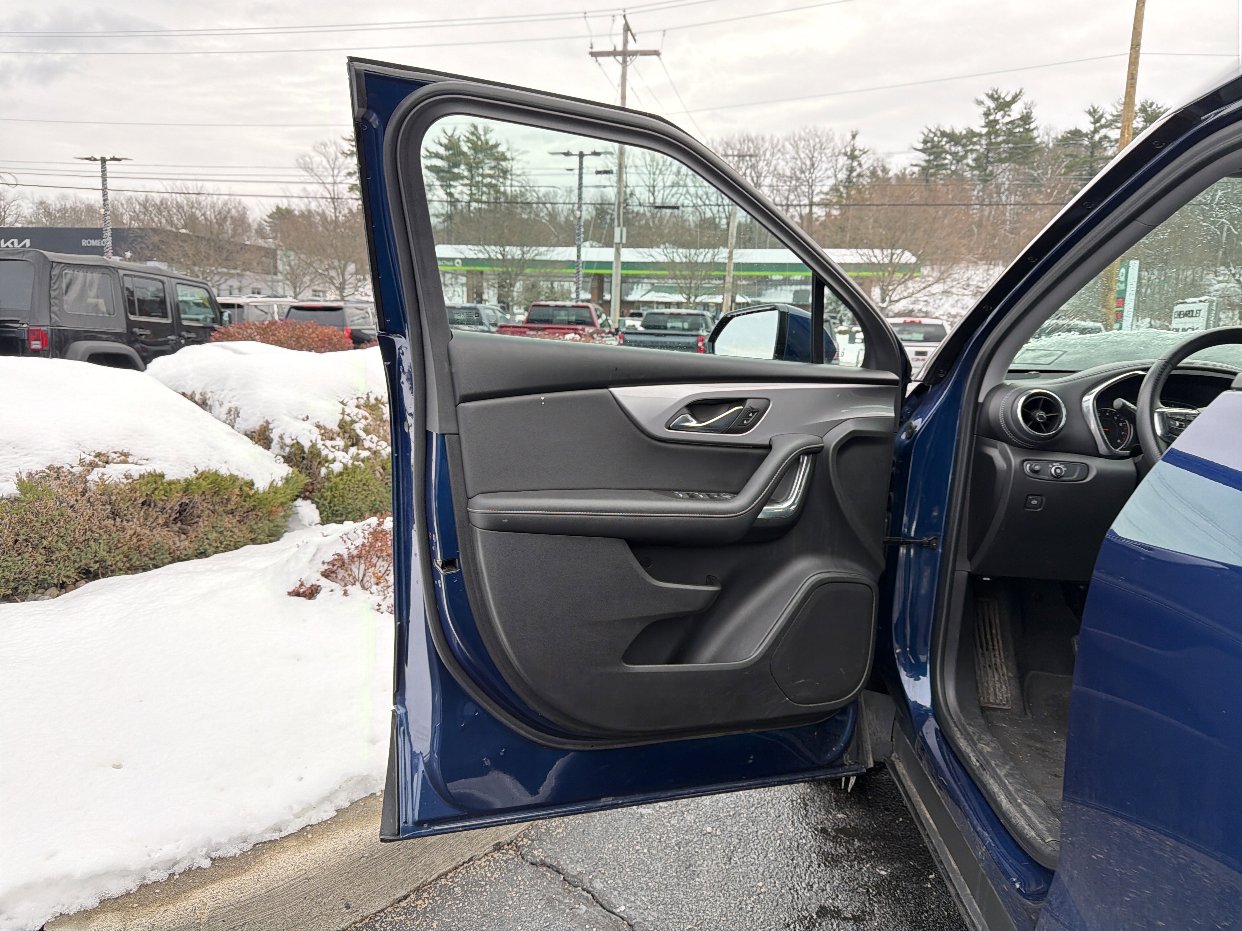 Used 2023 Chevrolet Blazer LT image 11