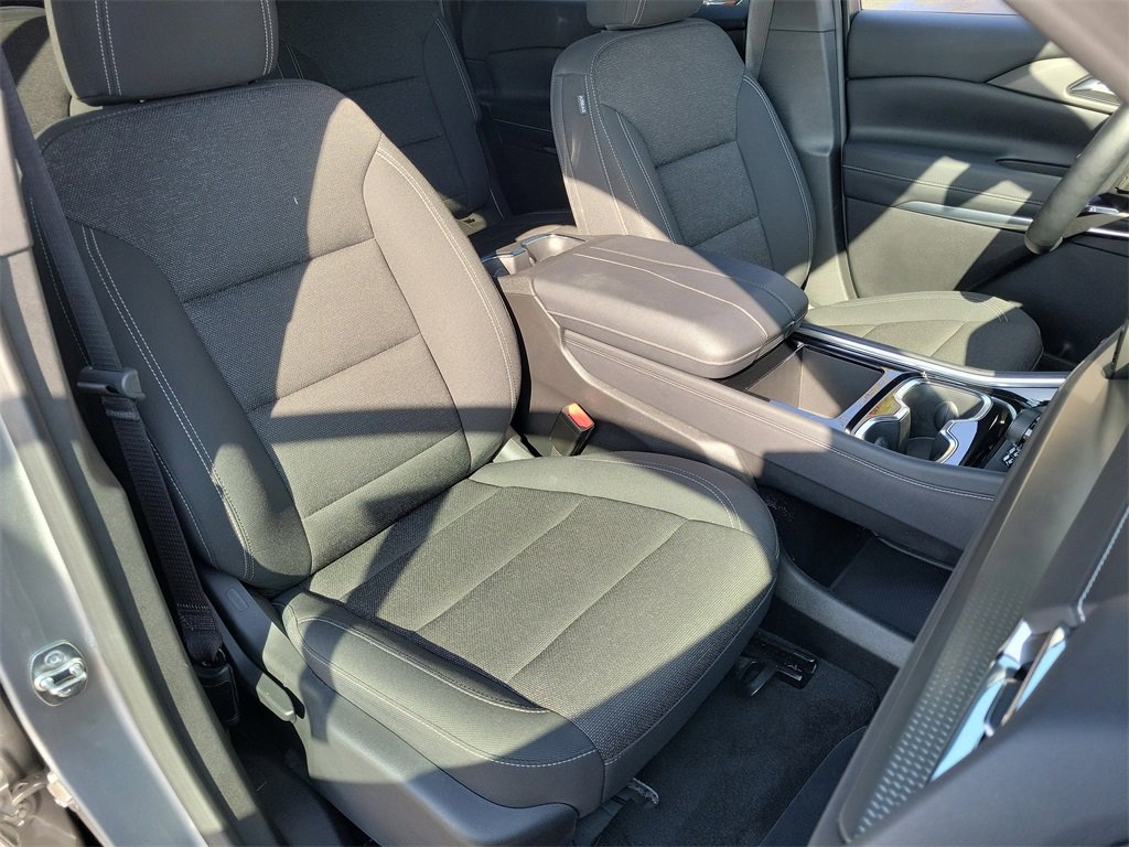 Used 2025 Chevrolet Traverse LT image 19