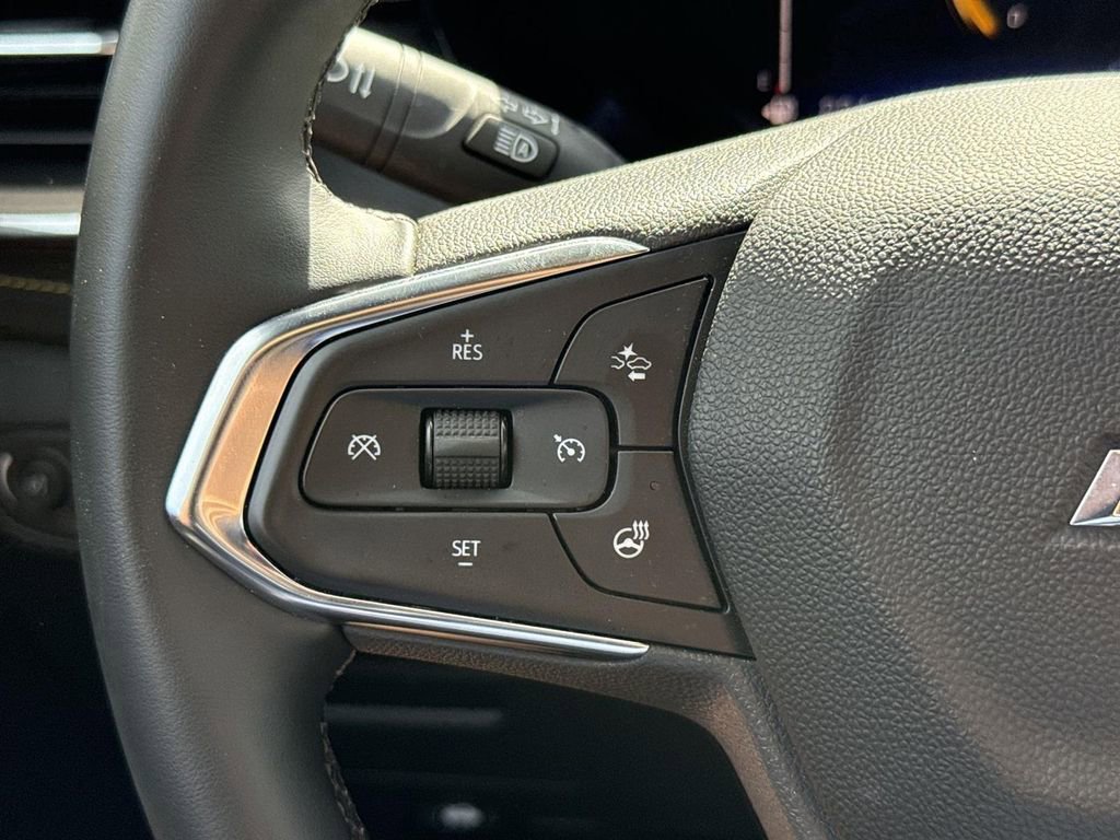 Used 2025 Chevrolet TrailBlazer ACTIV w/ Driver Confidence Package image 32