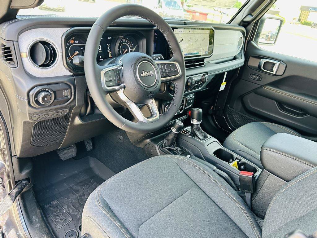 New 2025 Jeep Wrangler Unlimited Sahara AWD/4WD image 11