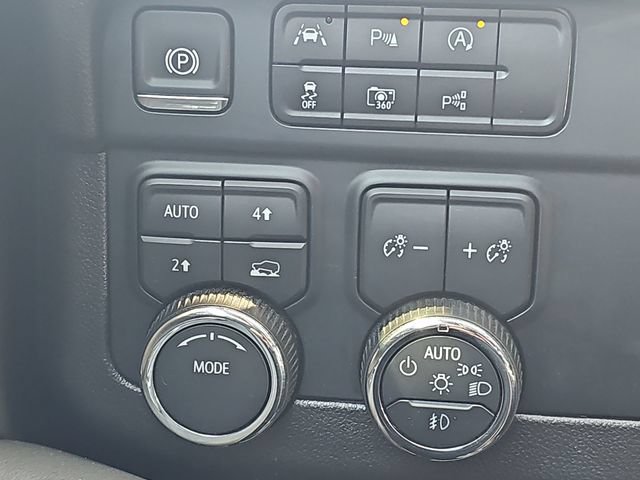Used 2025 Chevrolet Tahoe Premier AWD/4WD image 19