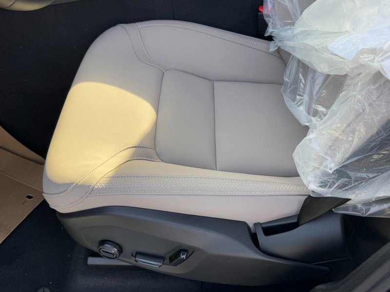 New 2026 Volvo XC60 B5 Plus w/ Protection Package Premier image 15