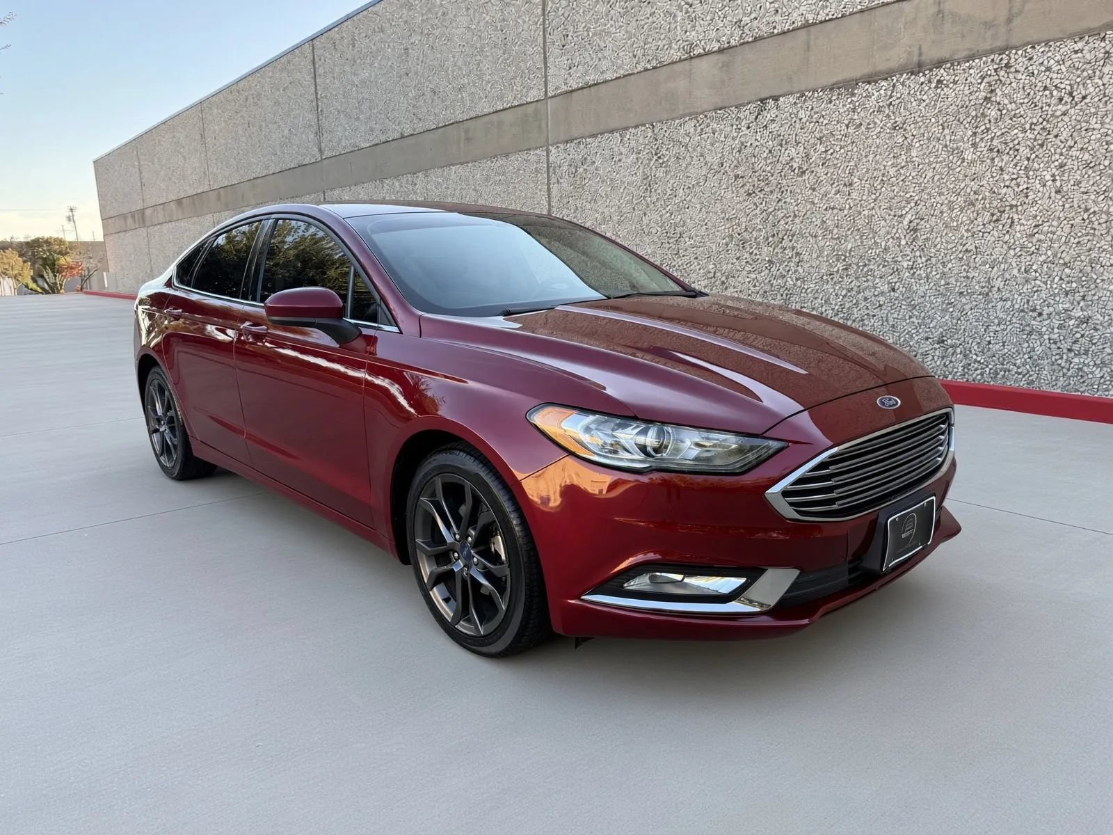 Used 2018 Ford Fusion SE w/ Equipment Group 201A FWD image 7