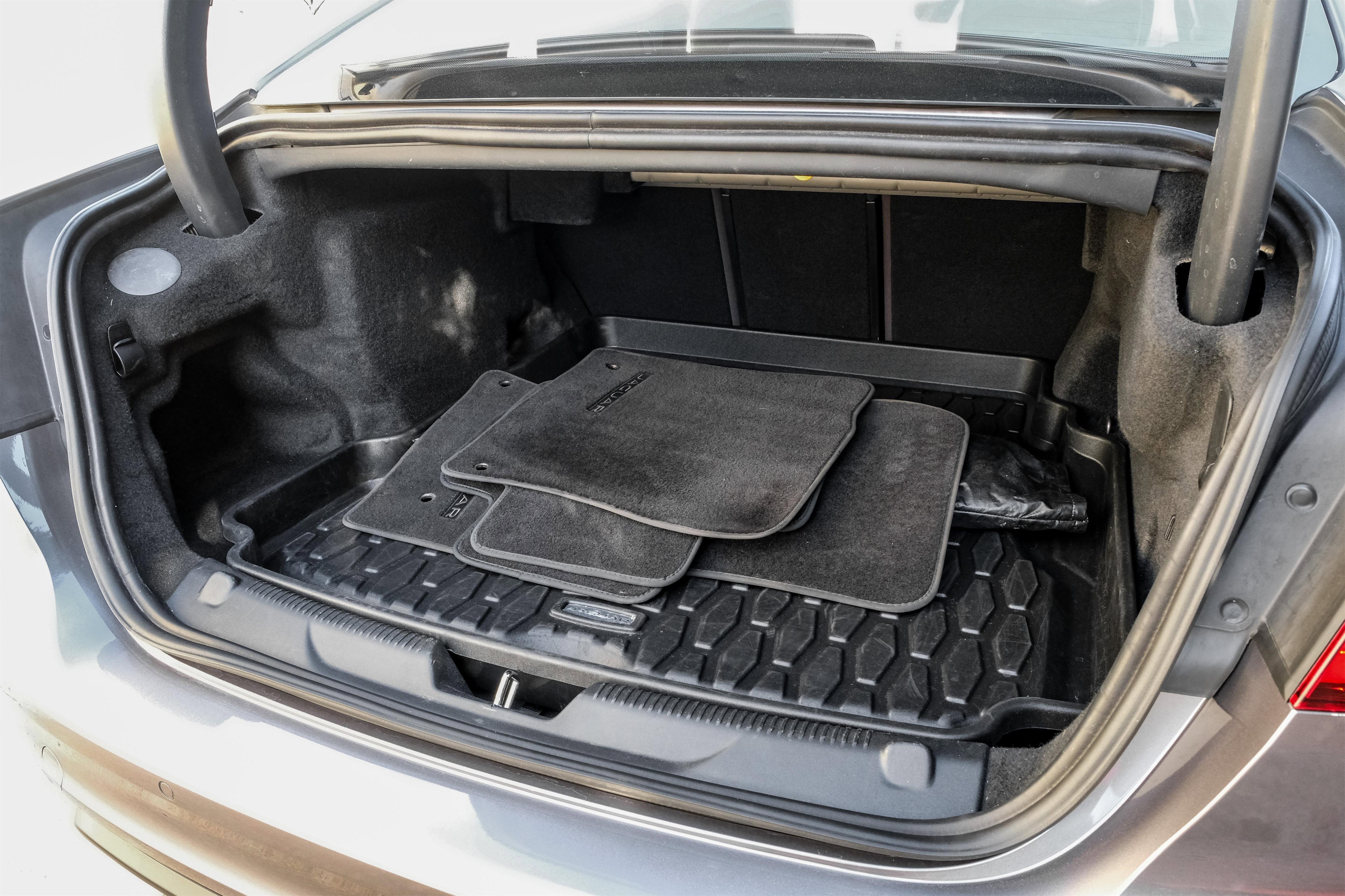 Used 2020 Jaguar XE S image 53