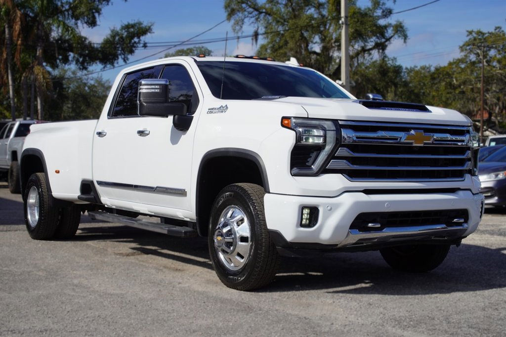 Used 2024 Chevrolet Silverado 3500 High Country w/ Technology Package image 17