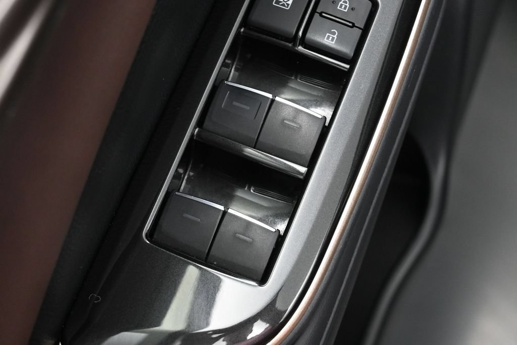 Certified 2024 Toyota Crown AWD/4WD image 13