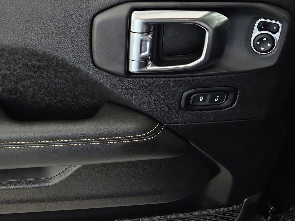 Used 2025 Jeep Gladiator Sport image 25