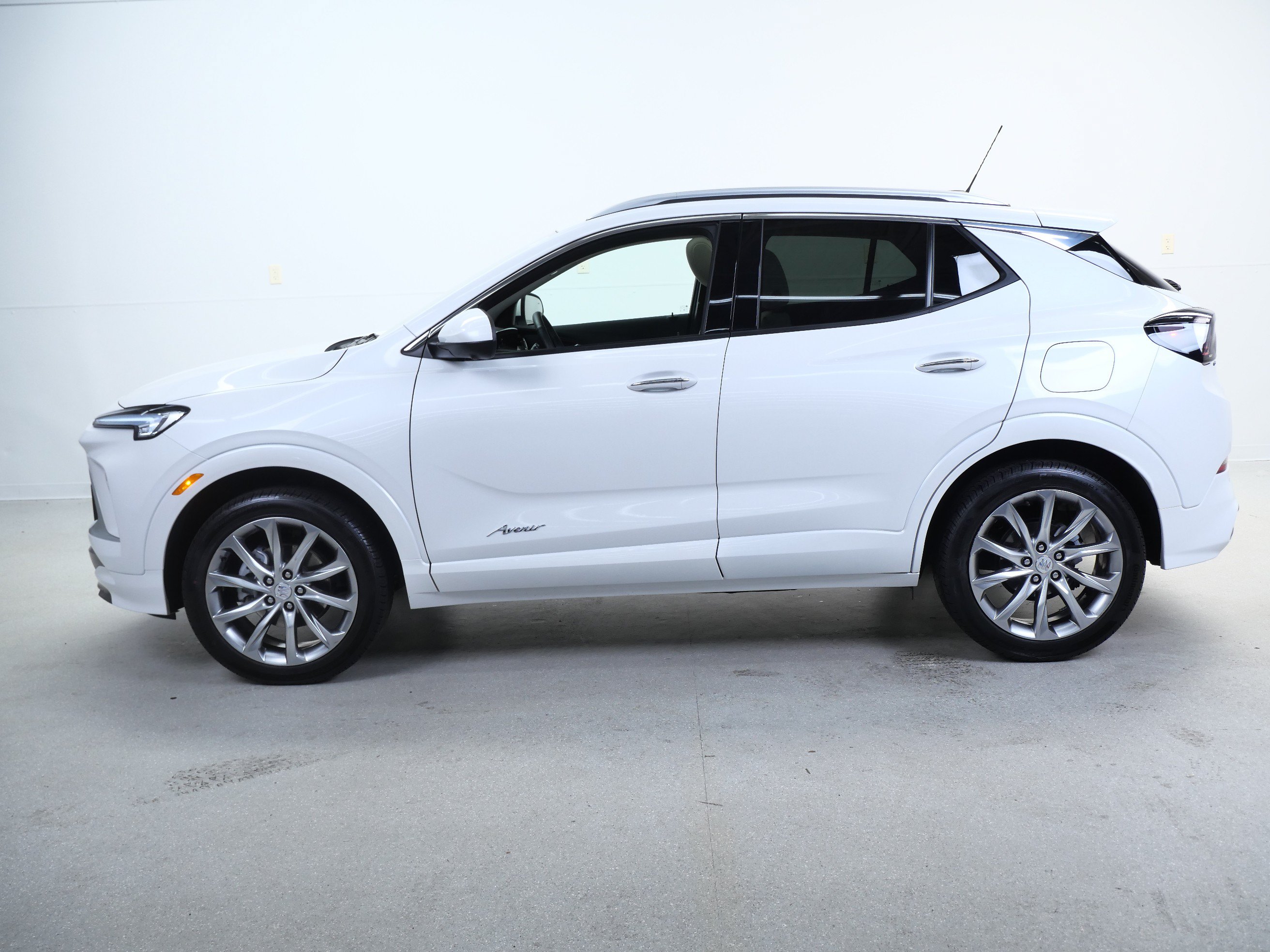 Used 2025 Buick Encore GX Avenir w/ Avenir Technology Package AWD/4WD image 10