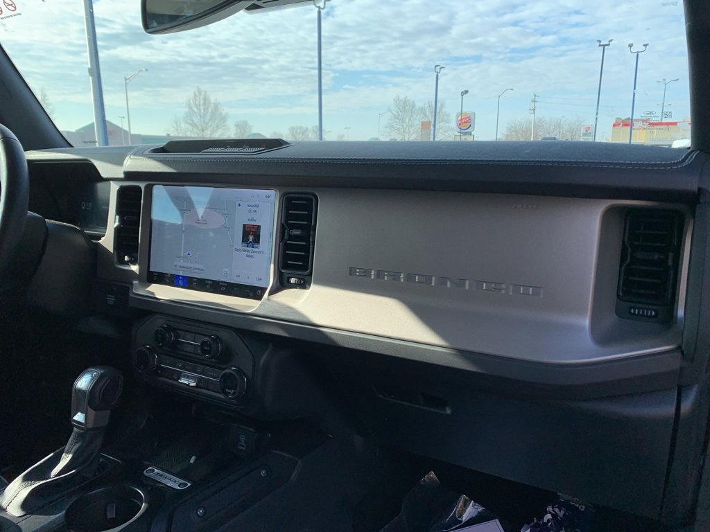 Used 2025 Ford Bronco Outer Banks image 16