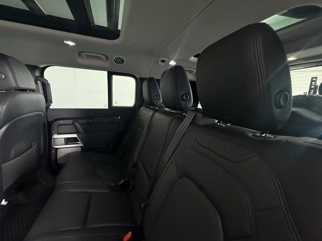 Used 2023 Land Rover Defender 130 SE image 37