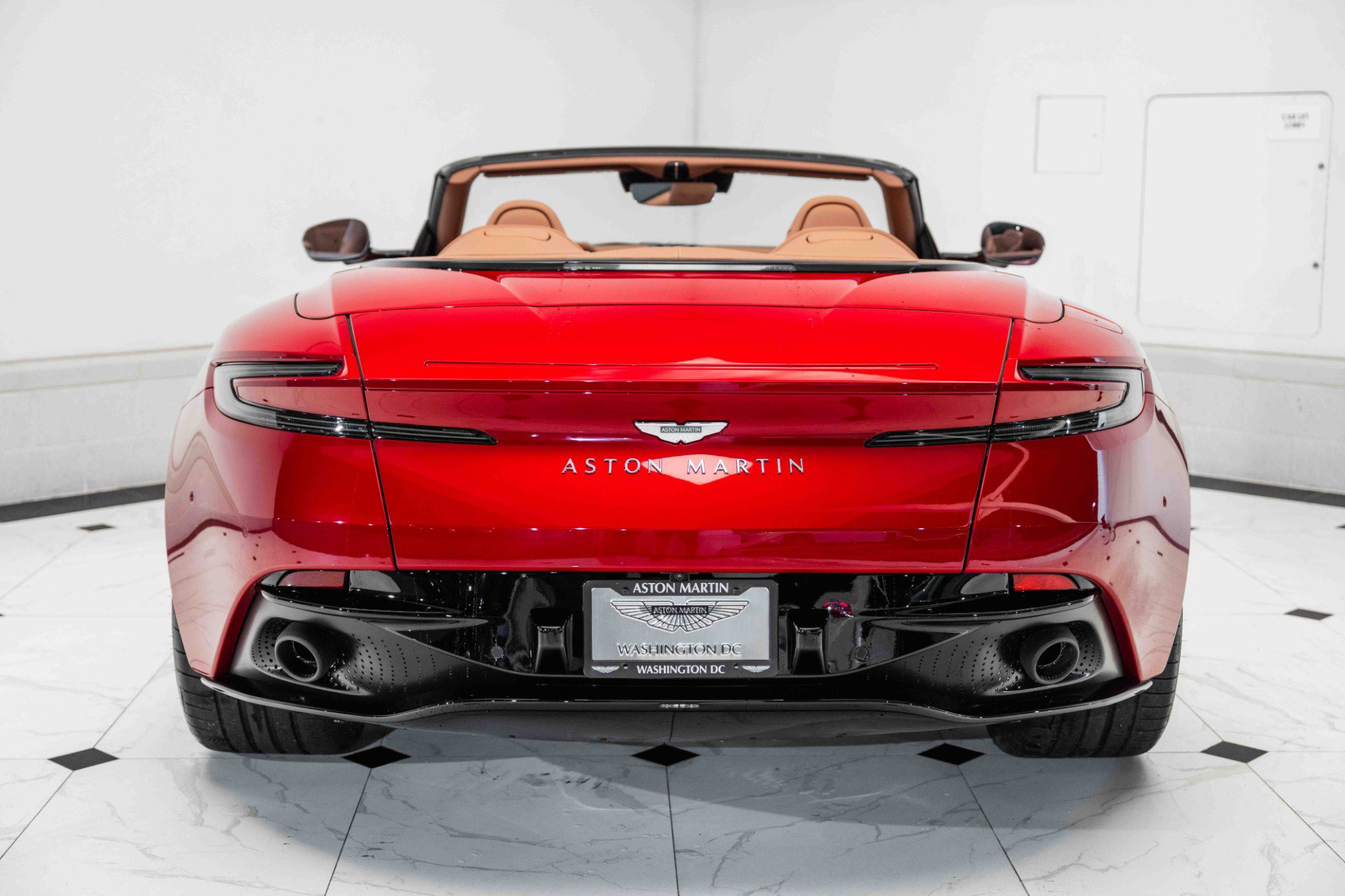 Used 2025 Aston Martin DB12 Convertible image 36