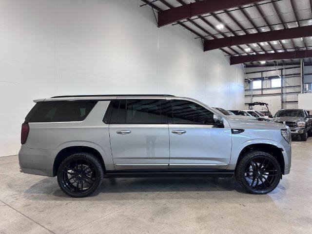 Used 2023 GMC Yukon XL Denali w/ Denali Reserve Package AWD/4WD image 7