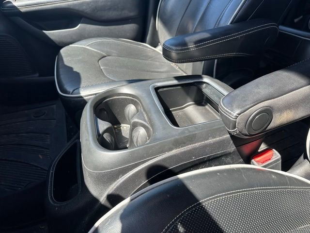 Used 2020 Chrysler Pacifica Limited w/ Advanced Safetytec Group FWD image 11