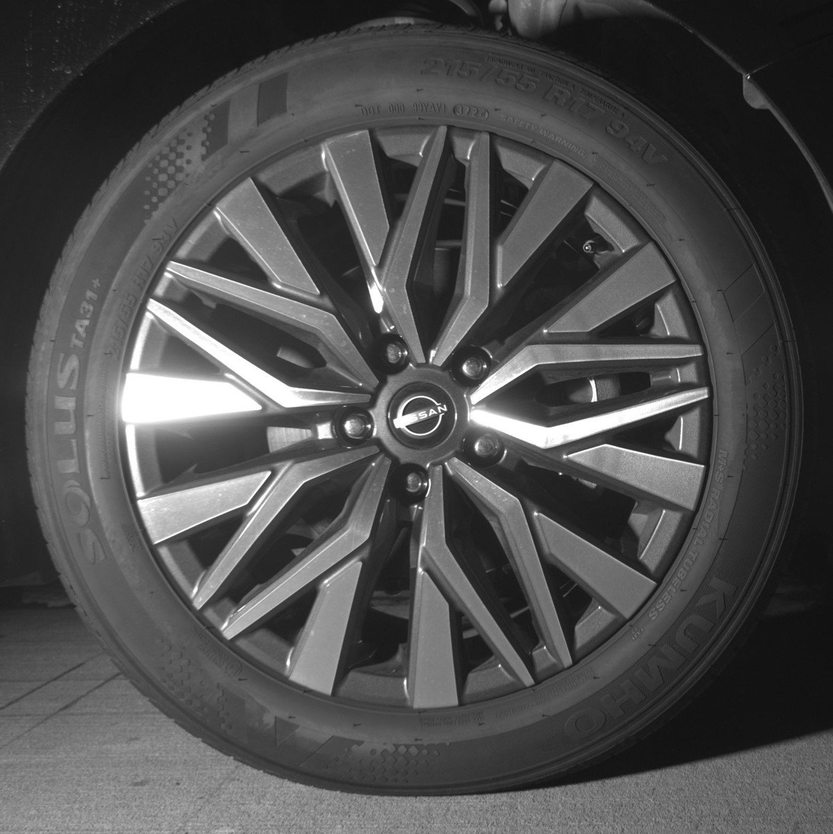 Used 2025 Nissan Altima 2.5 SV FWD image 13