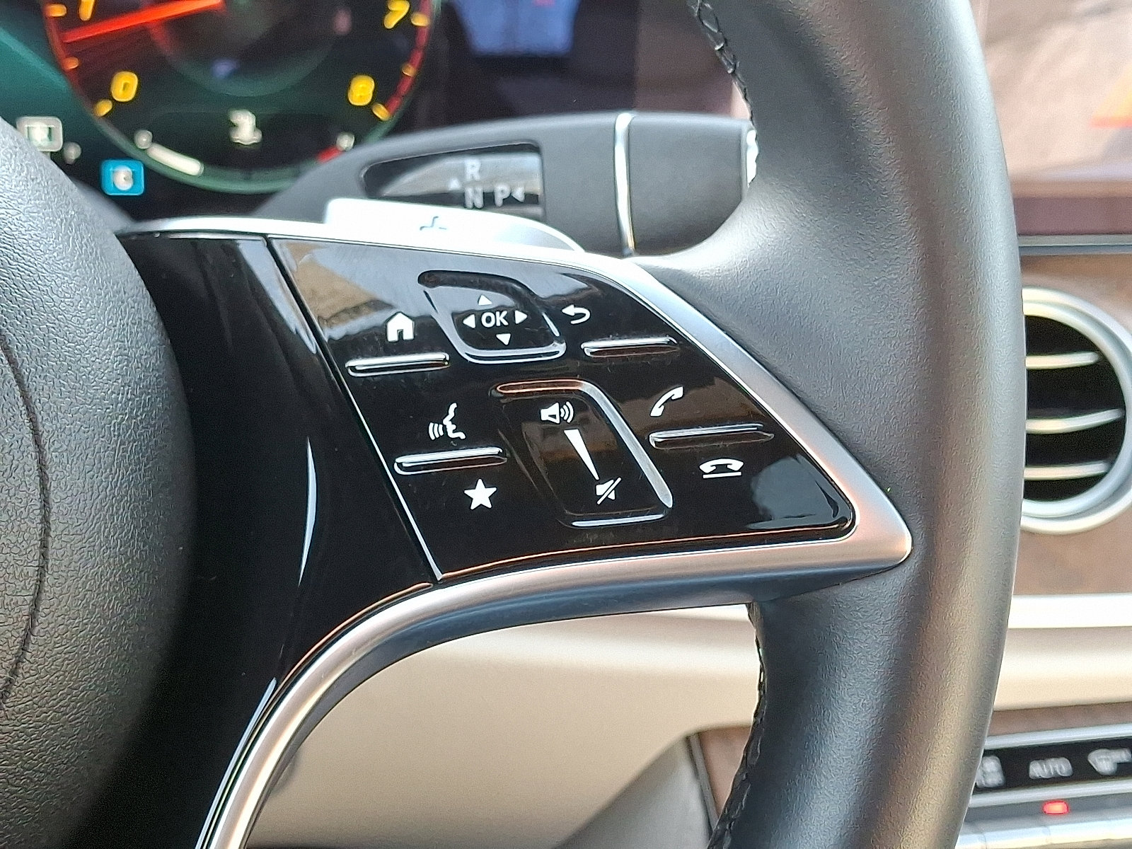 Used 2023 Mercedes-Benz E 350 4MATIC Sedan image 24