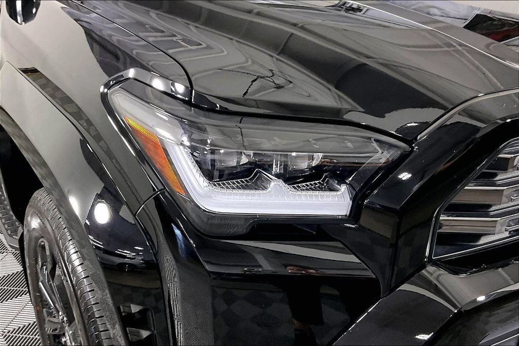 Used 2025 Toyota 4Runner Platinum AWD/4WD image 32