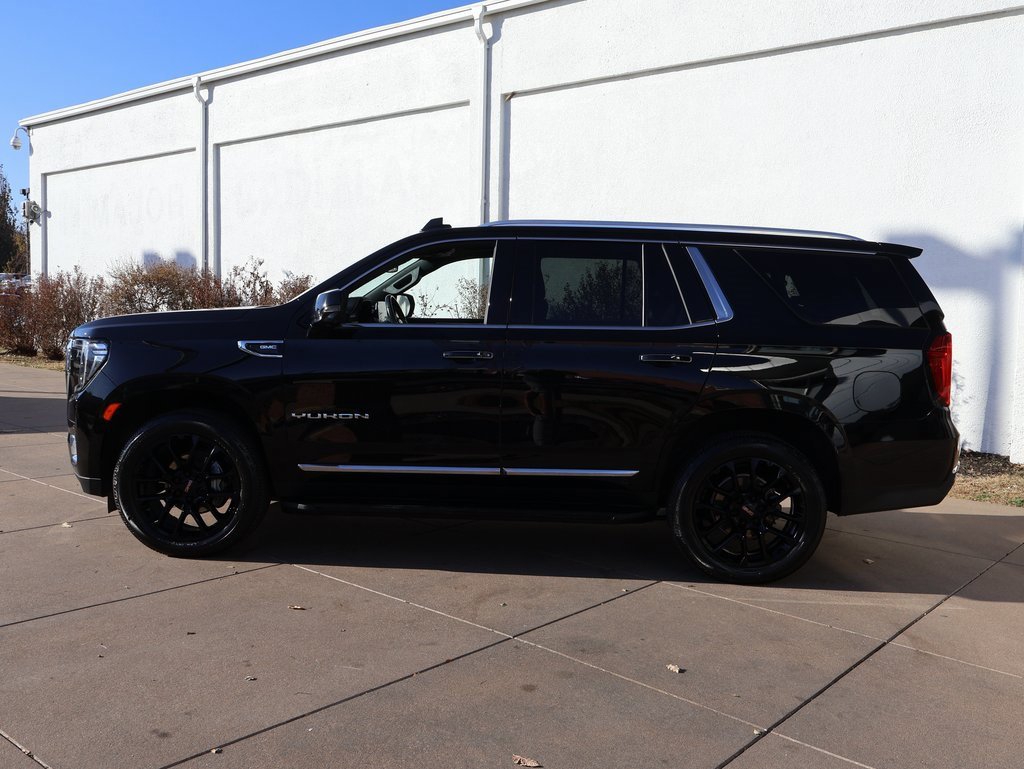 Used 2022 GMC Yukon SLT w/ SLT Premium Package image 2