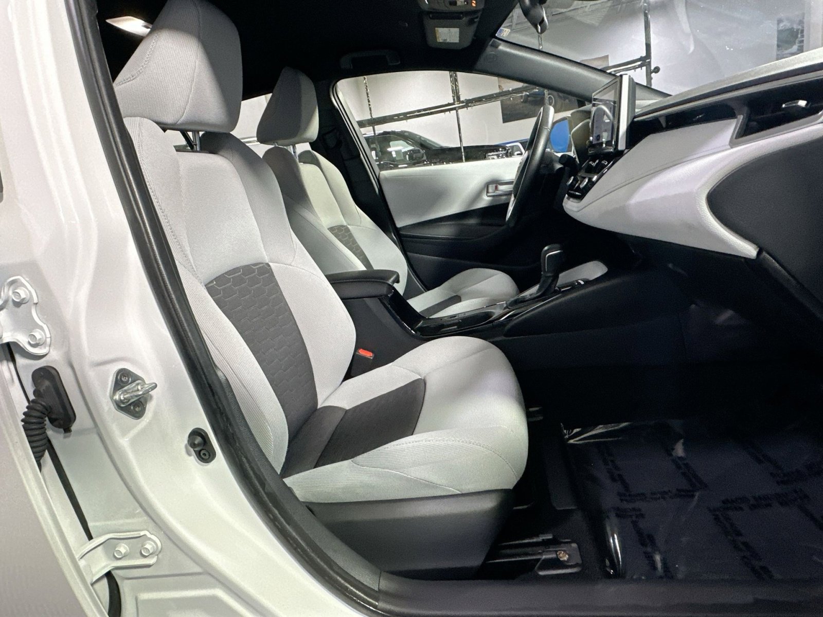 Used 2023 Toyota Corolla SE image 34