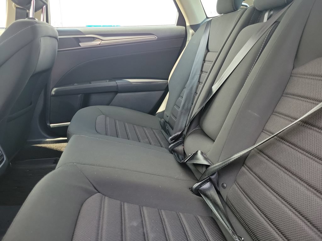 Used 2020 Ford Fusion SE FWD image 25