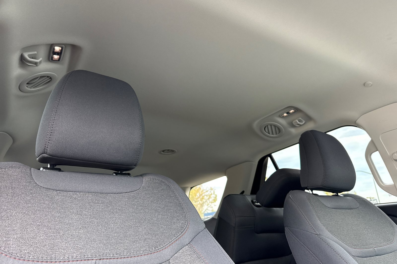 Used 2026 Ford Explorer Active RWD image 17