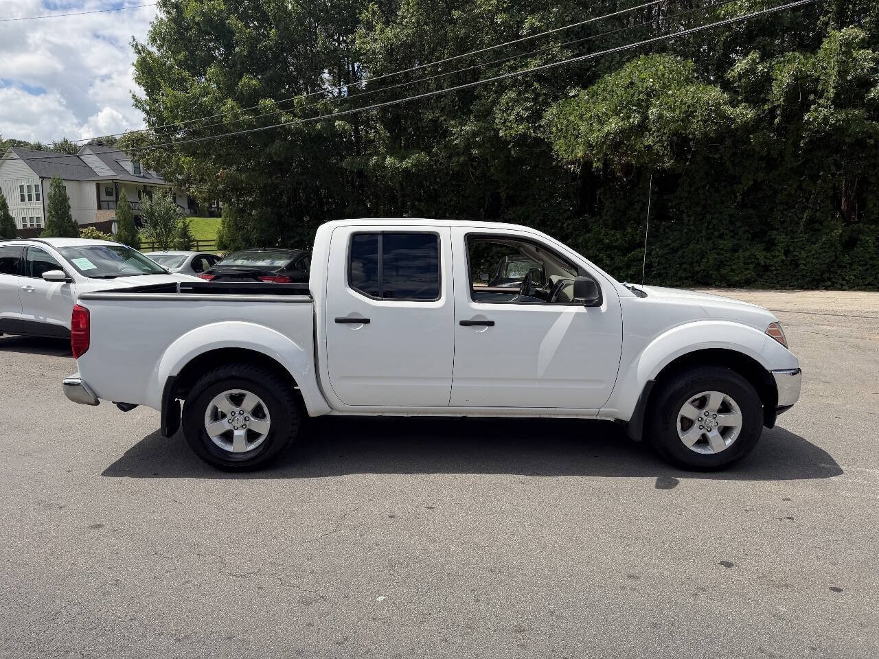 Used 2011 Nissan Frontier SV AWD/4WD image 4