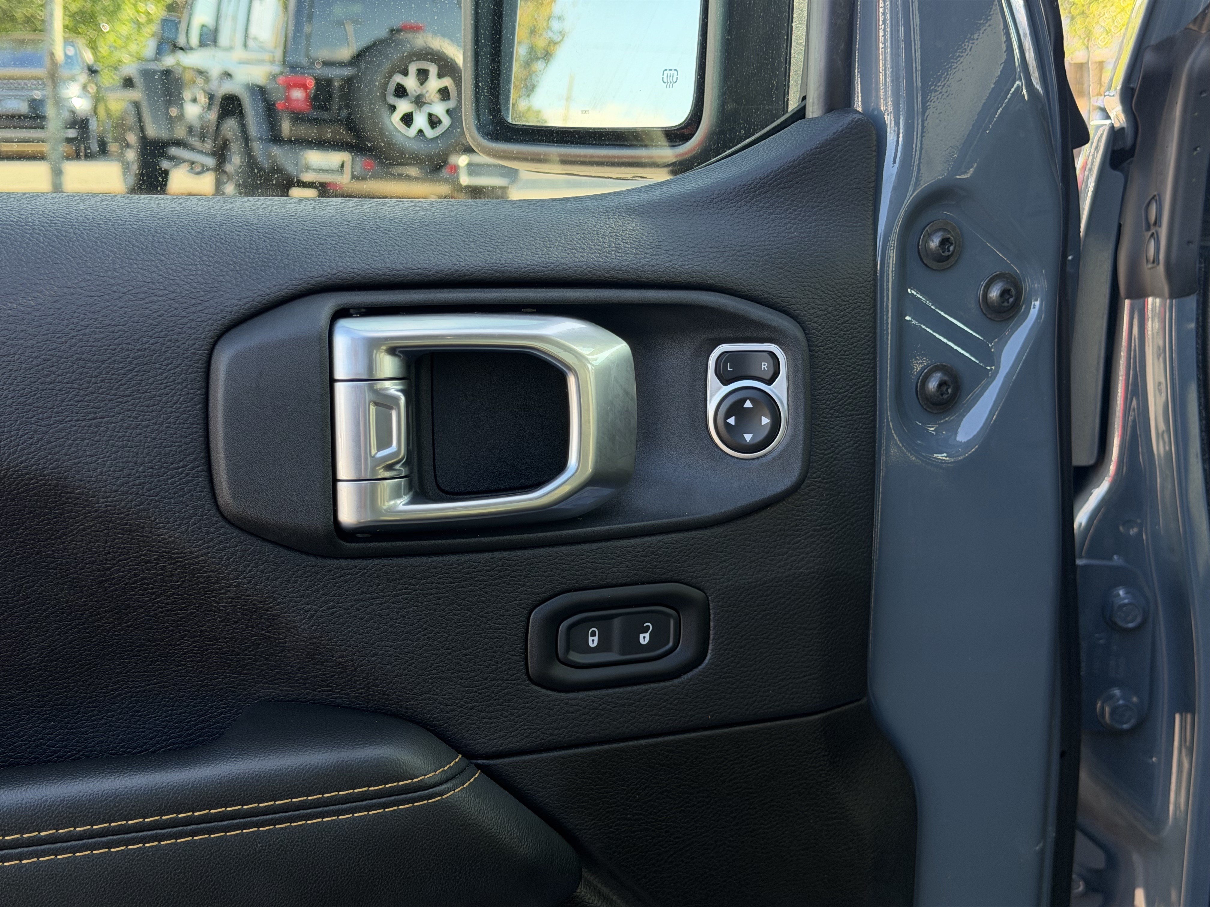 Used 2026 Jeep Wrangler Unlimited Sahara AWD/4WD image 15
