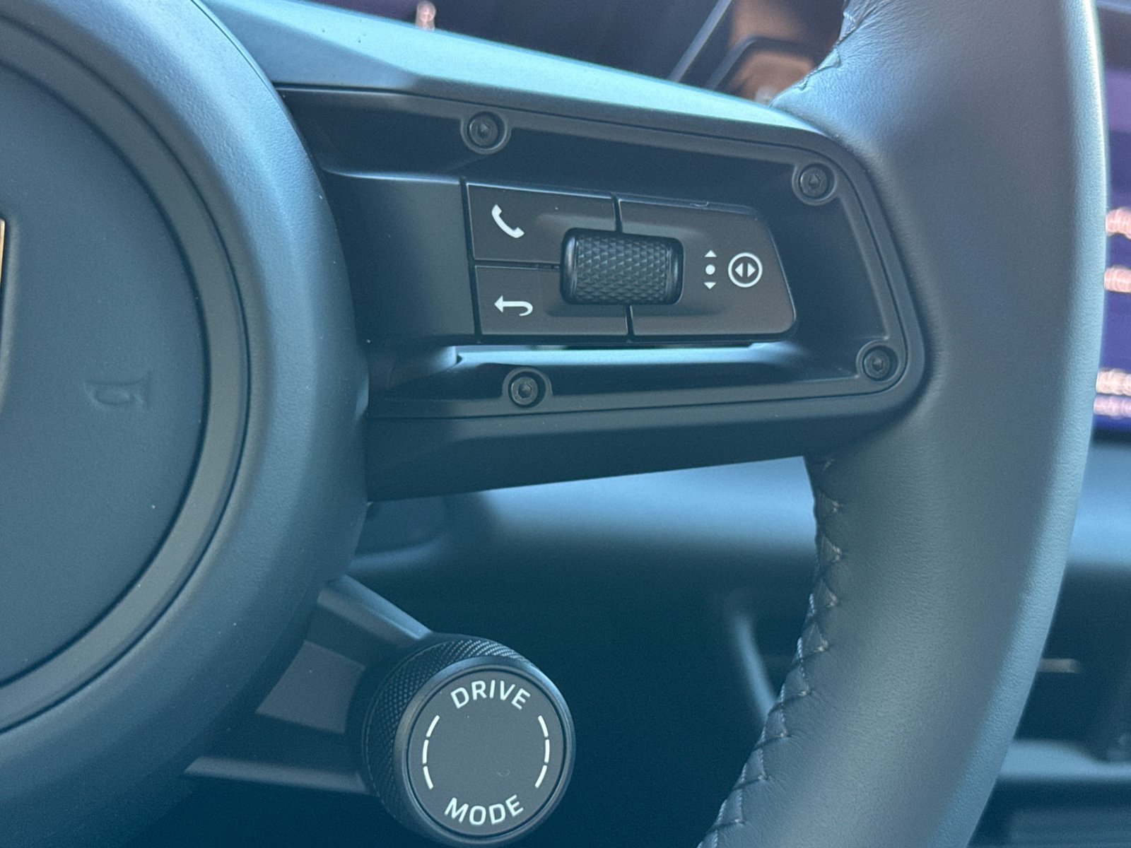 New 2026 Porsche Macan 4S Electric AWD/4WD image 30