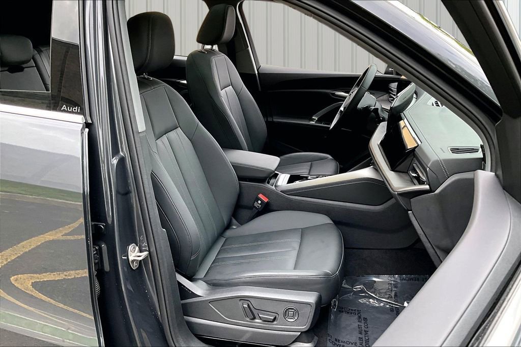 Used 2025 Audi Q5 Premium w/ Convenience Package AWD/4WD image 29
