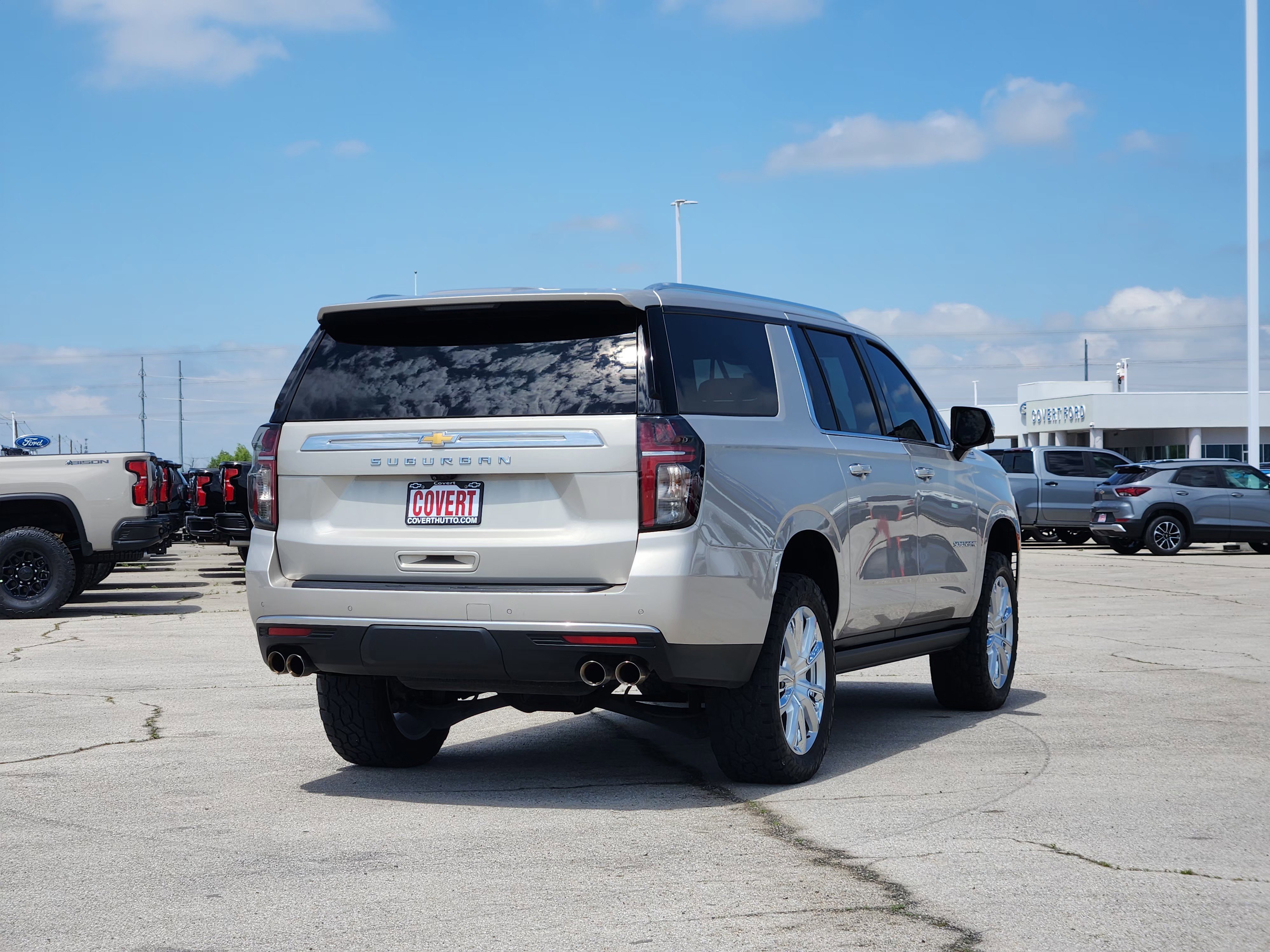 Used 2024 Chevrolet Suburban High Country AWD/4WD image 7
