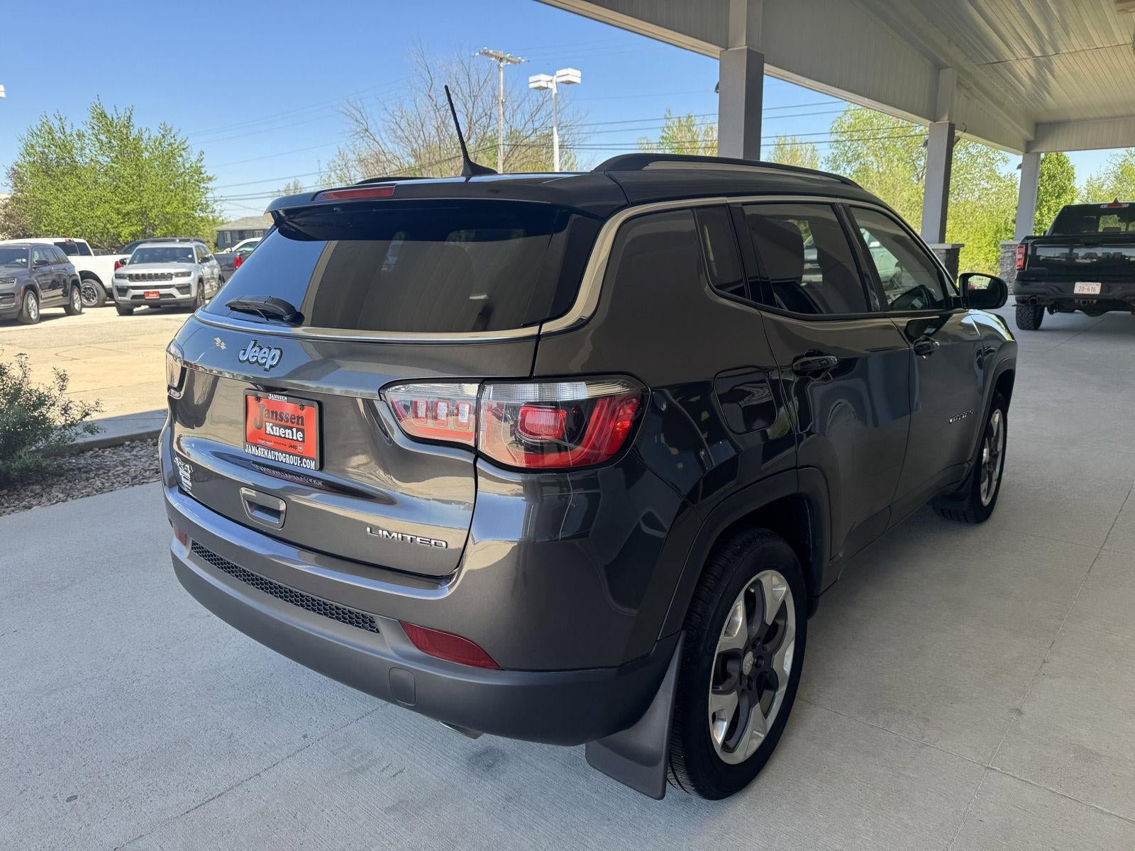 Used 2018 Jeep Compass Limited AWD/4WD image 3