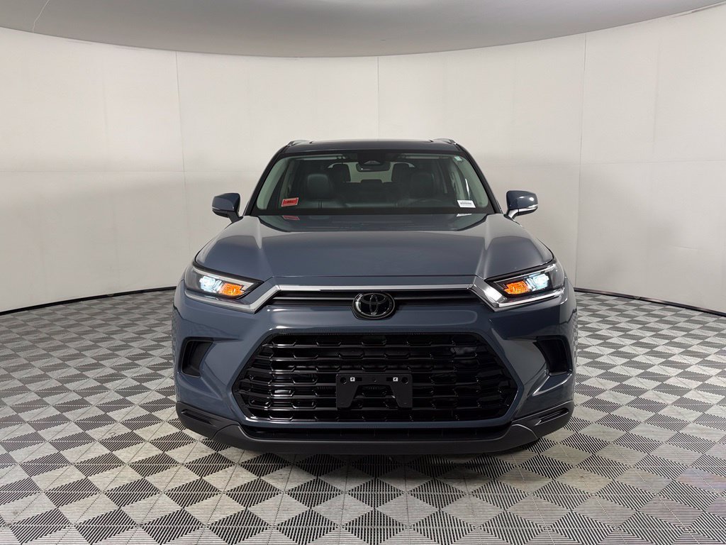 Used 2025 Toyota Grand Highlander AWD image 2
