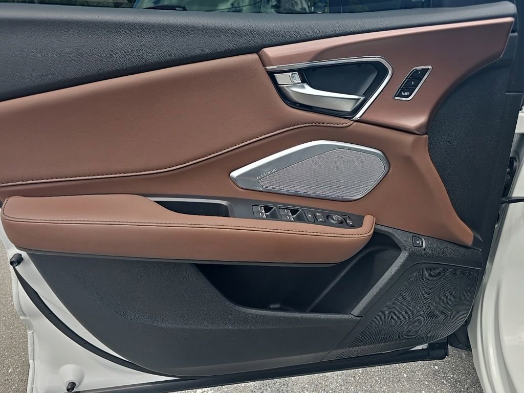 Used 2024 Acura RDX SH-AWD w/ Technology Package image 11