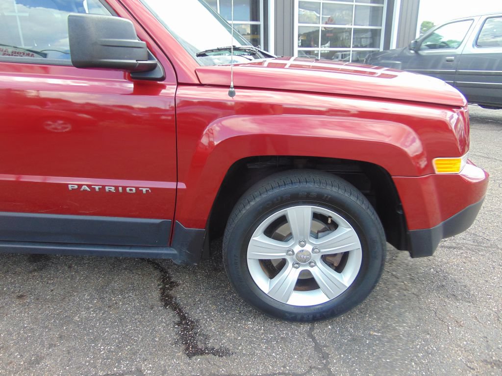 Used 2014 Jeep Patriot Latitude FWD image 10