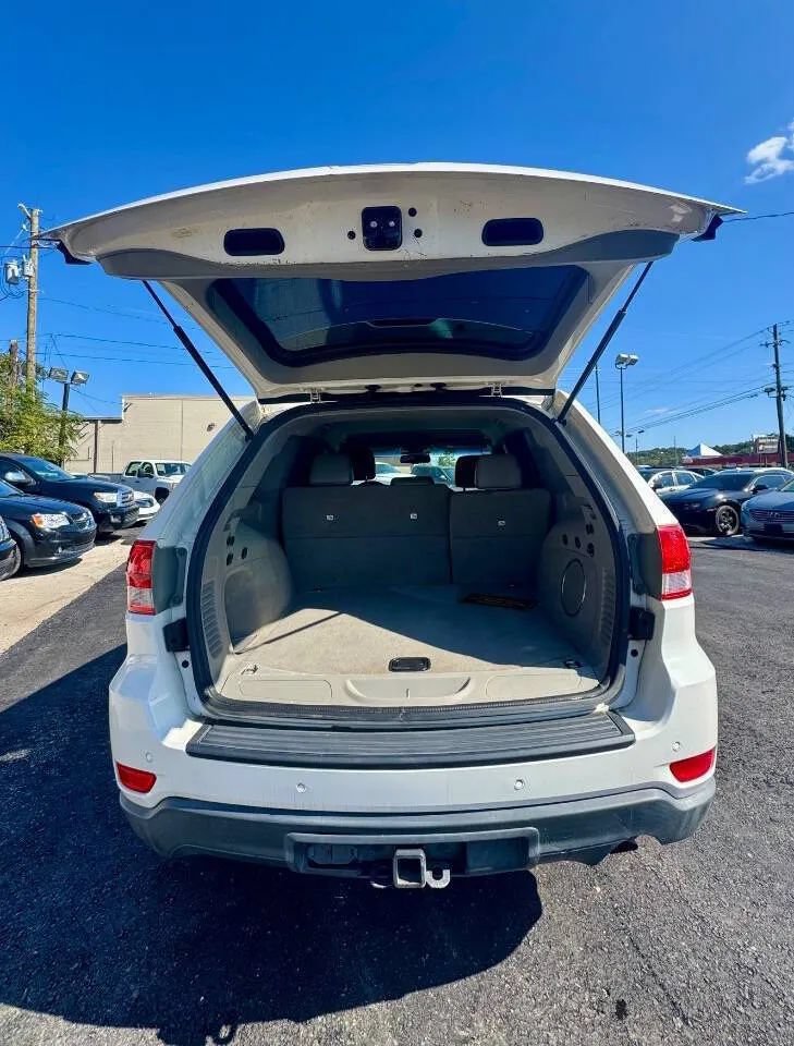 Used 2012 Jeep Grand Cherokee Laredo AWD/4WD image 9