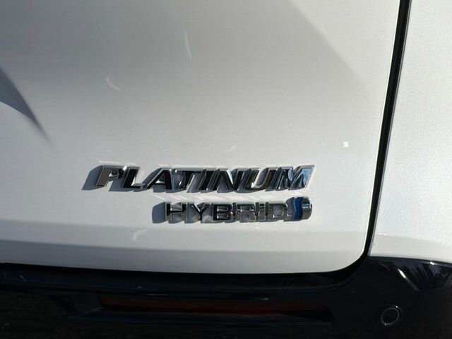 Used 2023 Toyota Sienna Platinum image 38