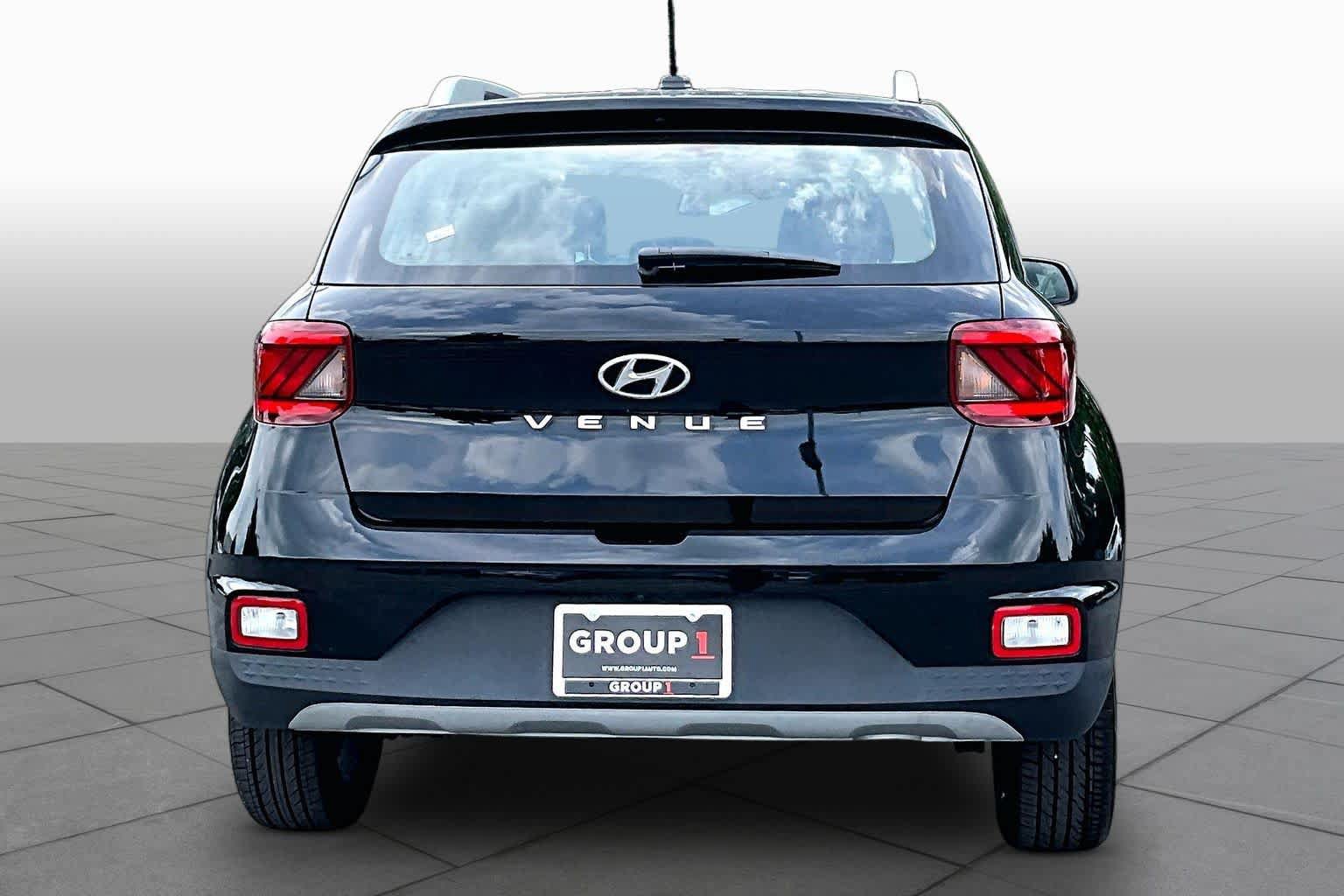 Used 2023 Hyundai Venue SEL w/ Cargo Package FWD image 5