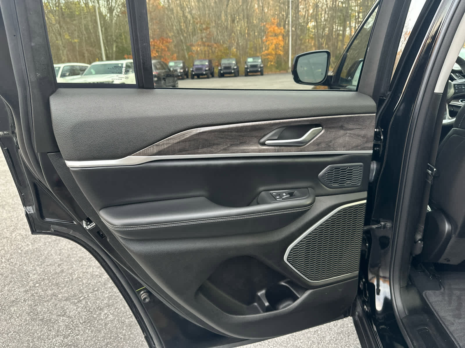 Used 2023 Jeep Grand Cherokee 4WD 4xe image 31