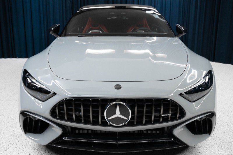 New 2026 Mercedes-Benz SL 63 AMG 4MATIC image 2
